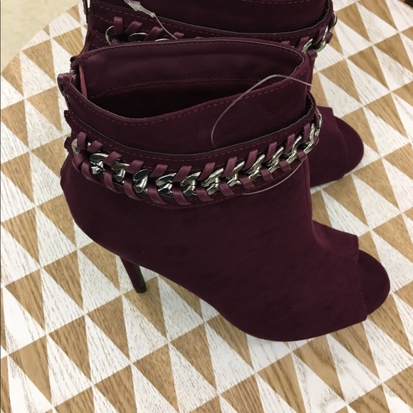 Wine Suede Open Toe Booties With Chain Detail NWT - Picture 6 of 6